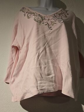 VTG. GET LUCKY USA FLORAL BEADED FRONT NECKLINE LONG SLEEVE  V NECK  XL TOP